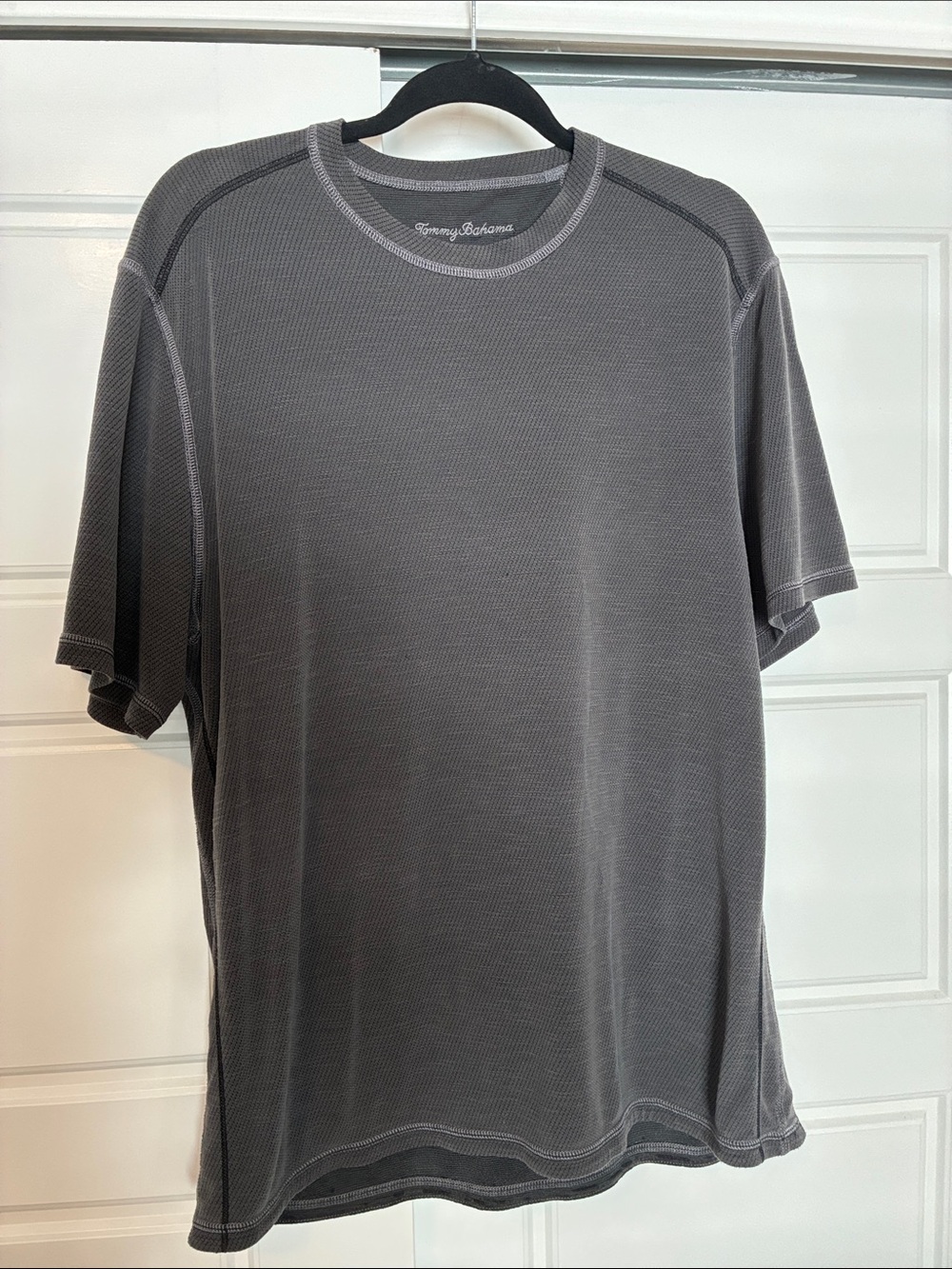 Tommy Bahama Men’s Short-Sleeve Crewneck Tee in Charcoal Gray